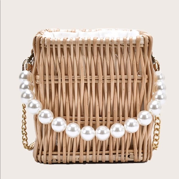 Zara Handbags - Straw Bucket bag